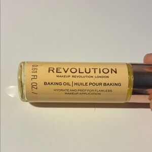 Revolution Baking Oil Hydrating Prep Oil - Yellow